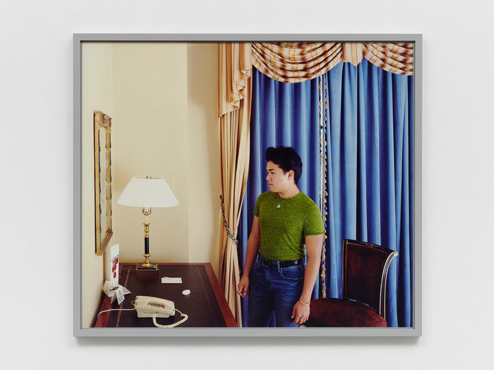 Jeff Wall - Man at a mirror - 1
